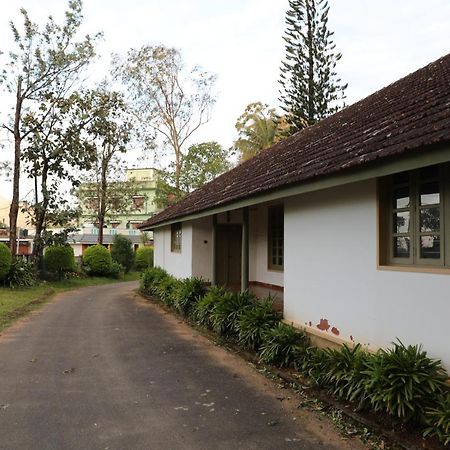 Sahyadri Ayurveda Hotel Pirmed Exterior photo